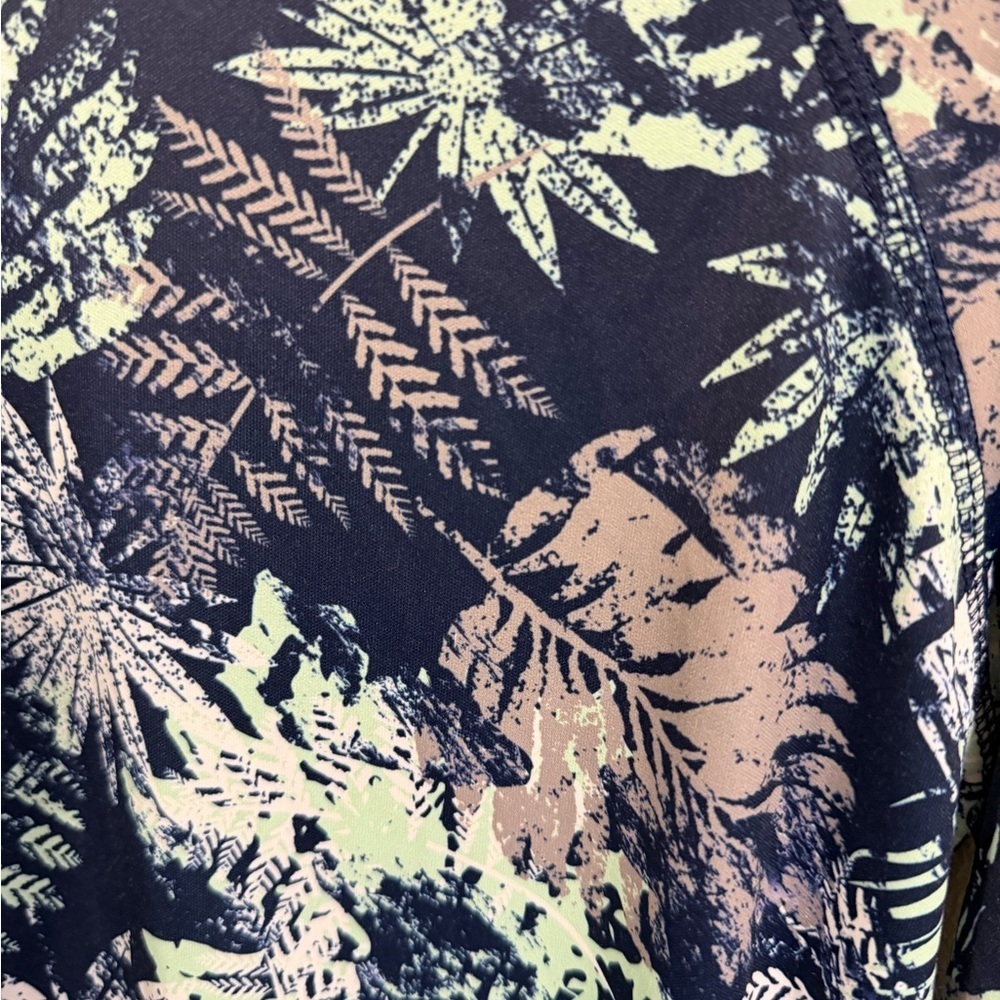 Reel Legends Blue Tropical Print Long Sleeve Athletic Rash Guard Top Size S - Picture 5 of 7